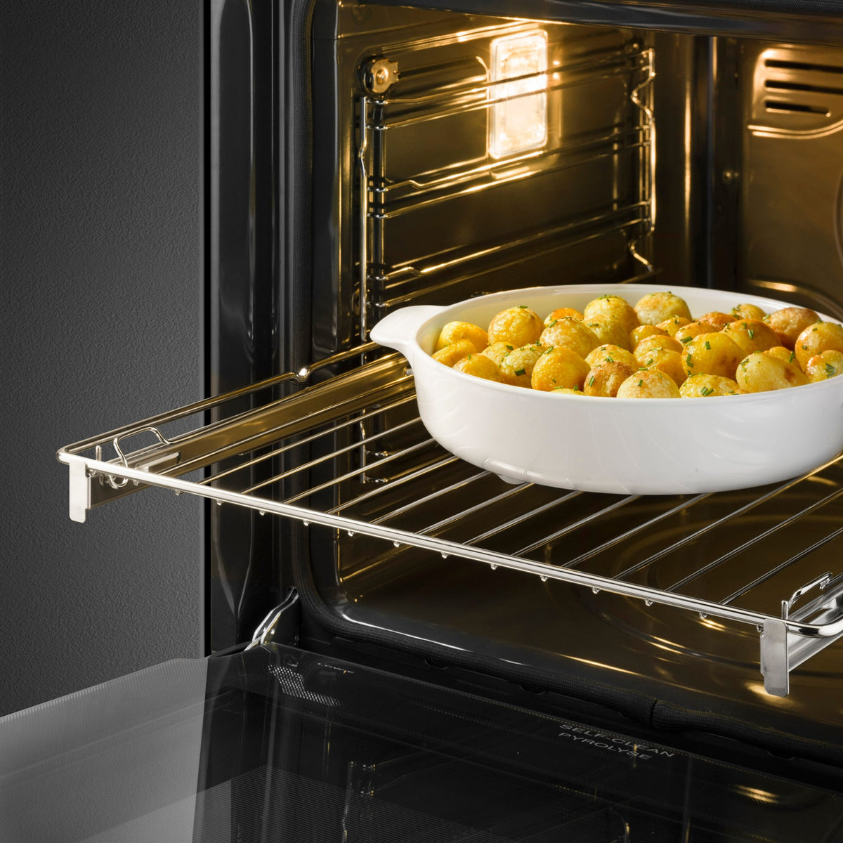 Four encastrable SMEG SFP9302TN - Pyrolyse - Chaleur pulsée - Porte froide - Rails télescopiques